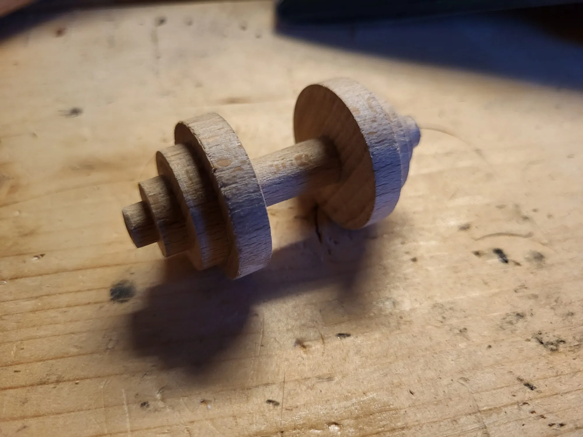 Dumbbell keychain, light wood